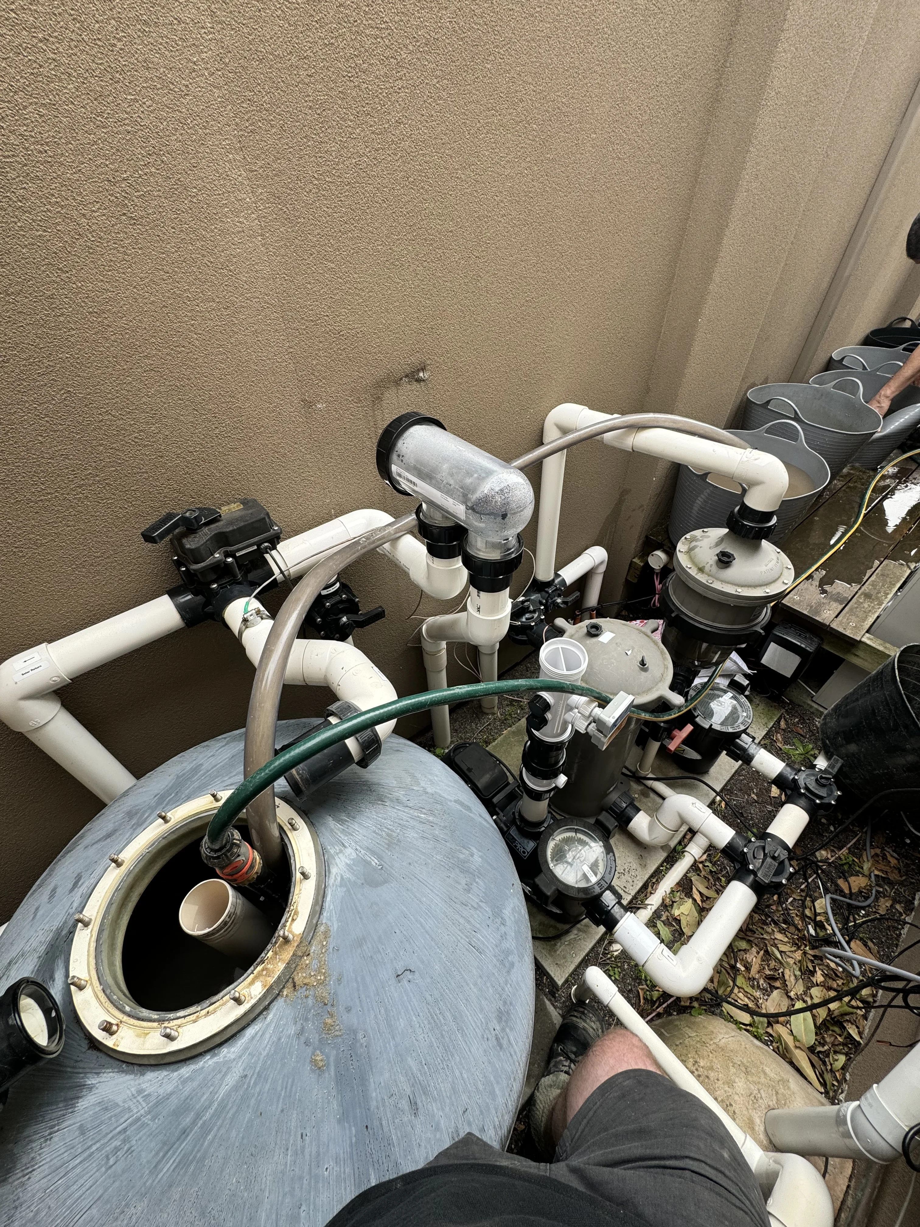 Compact pool pump and filter installation